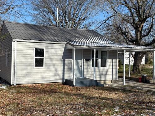 221 W South St, Aurora, MO, 65605-1721 | Card Image