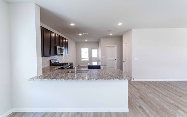 372 Kenai Dr, House other with 3 bedrooms, 3 bathrooms and 4 parking in Kyle TX | Image 6