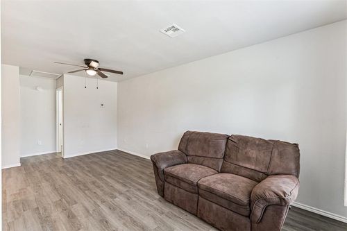 307-307 W Wallace St, Shawnee, OK, 74801-6143 | Card Image