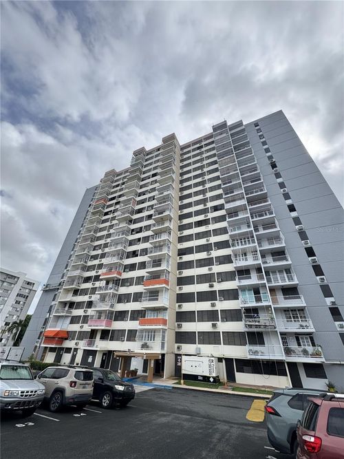 202-I-4 San Patricio Avenue, GUAYNABO, PR, 00968 | Card Image