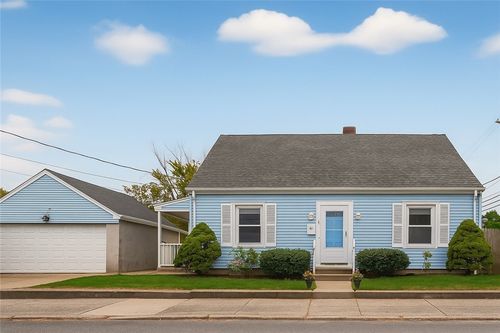 5 Robert St, Pawtucket, RI, 02861-2804 | Card Image