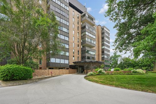 102-3131 Fleur Dr, Des Moines, IA, 50321-1740 | Card Image