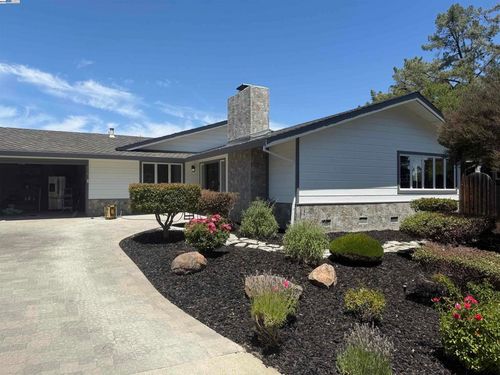 174 Town And Country Dr, Danville, CA, 94526-3743 | Card Image
