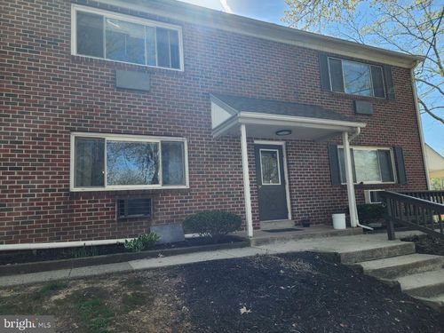 apt-j1-447 Pine St, ROYERSFORD, PA, 19468-1903 | Card Image