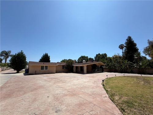 9238 Vanalden Ave, Northridge, CA, 91324-2750 | Card Image