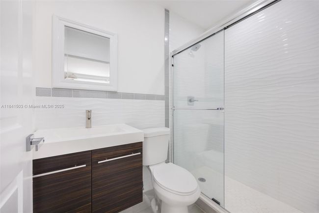 3823 Thomas Ave, House other with 5 bedrooms, 4 bathrooms and null parking in Miami FL | Image 15