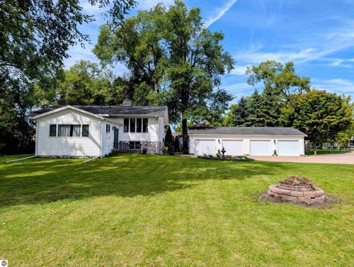426 E Michigan Ave, Au Gres, MI, 48703-9542 | Card Image