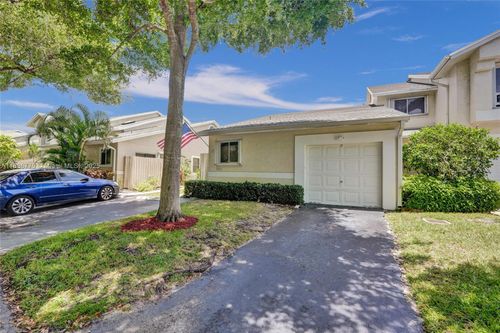 2083 Discovery Cir E, Deerfield Beach, FL, 33442-1031 | Card Image