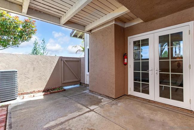 17595 Fairlie Rd, Townhouse with 3 bedrooms, 3 bathrooms and 3 parking in San Diego CA | Image 27