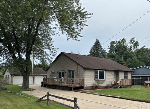 143 Schorn Dr, Lake Orion, MI, 48362-3677 | Card Image