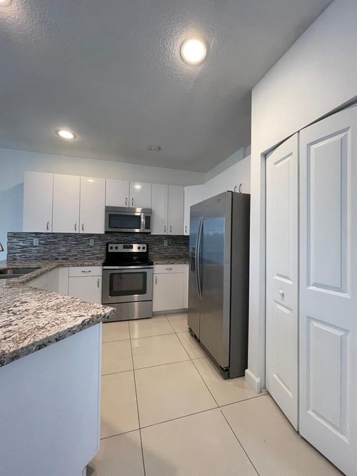 0-430 Ne 194th Ter, Miami, FL, 33179-3996 | Card Image