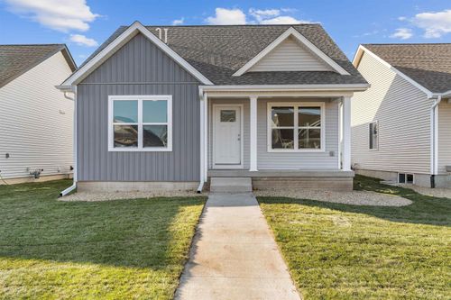 123 Coral Drive, Waterloo, IA, 50701 | Card Image