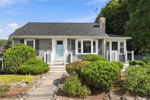 1040 Greenwich Ave, Warwick, RI, 02886-4542 | Card Image