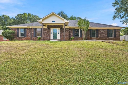 135 Castleton Dr, Harvest, AL, 35749-7947 | Card Image
