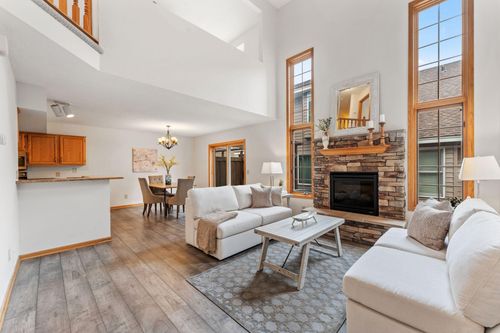 18504 Peach Tree Ct, Minnetonka, MN, 55345-6090 | Card Image