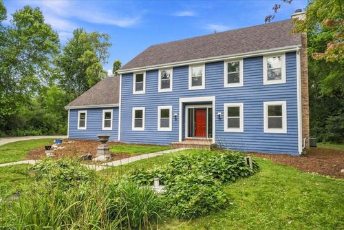 546 Beechwood Drive, Cedarburg, WI, 53012 | Card Image