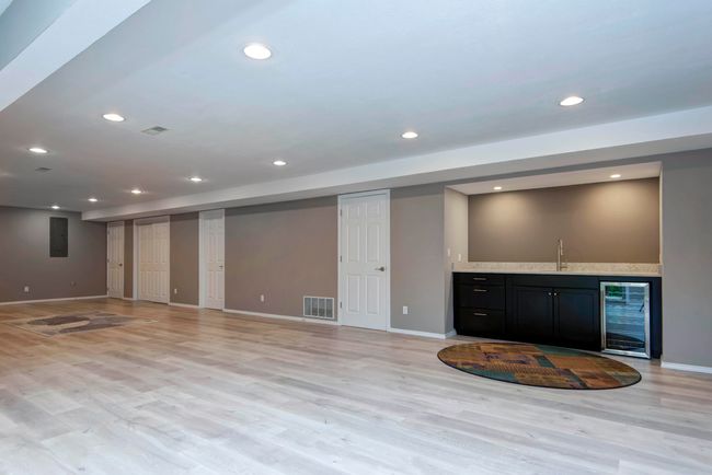 Lower Entertainment Room | Image 38