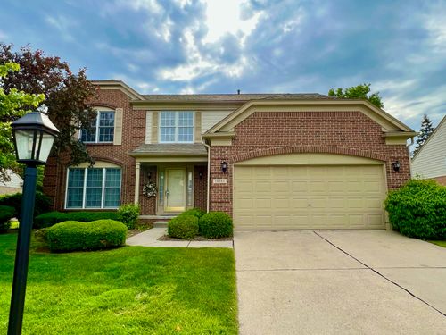 16185 Country Knoll Dr, Northville, MI, 48168-4300 | Card Image