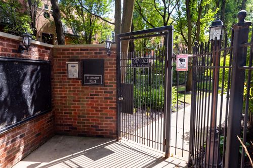 2n-1021 E 46th St, Chicago, IL, 60653-3819 | Card Image