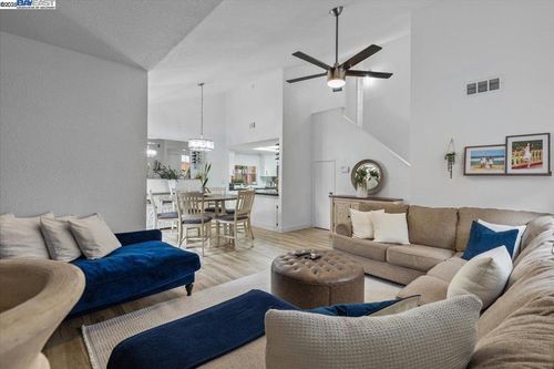 60 W South St, Tracy, CA, 95376-4609 | Card Image