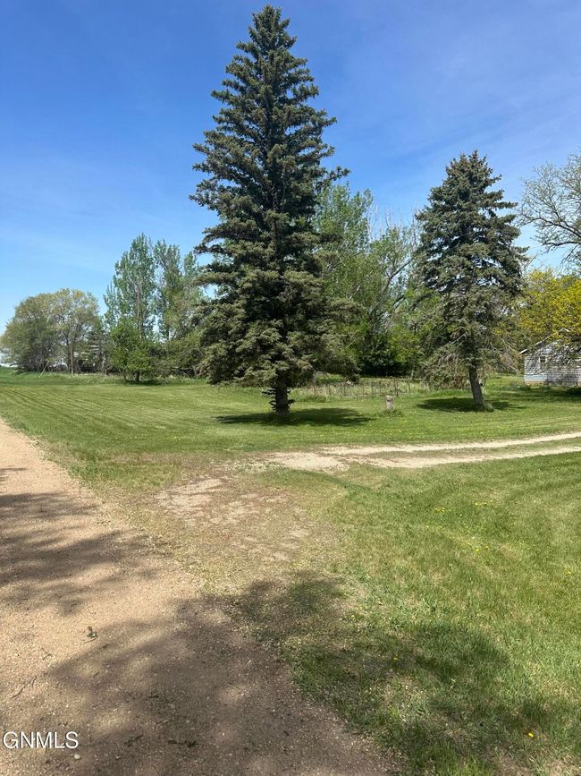 10185 99 Th St Se, House other with 5 bedrooms, 3 bathrooms and null parking in Oakes ND | Image 5