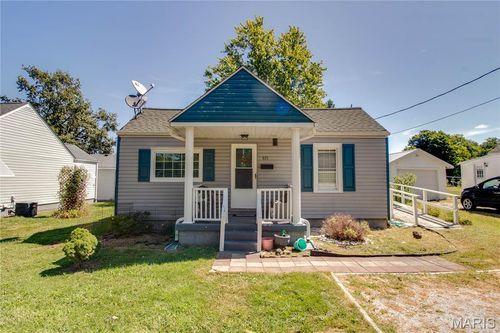 621 Cleveland St, Jerseyville, IL, 62052-1546 | Card Image