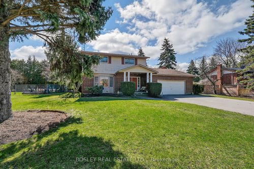 15 Upper Canada Dr, Niagara on the Lake, ON, L0S1J0 | Card Image