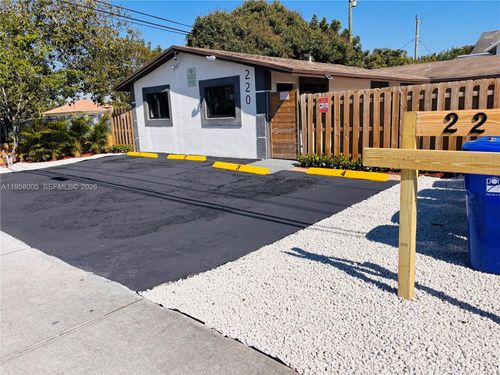 220 Nw 27th Ave, Pompano Beach, FL, 33069-2520 | Card Image