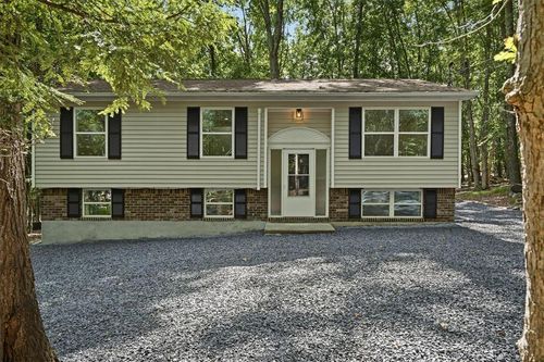 5609 Cub Ln, East Stroudsburg, PA, 18302-9277 | Card Image