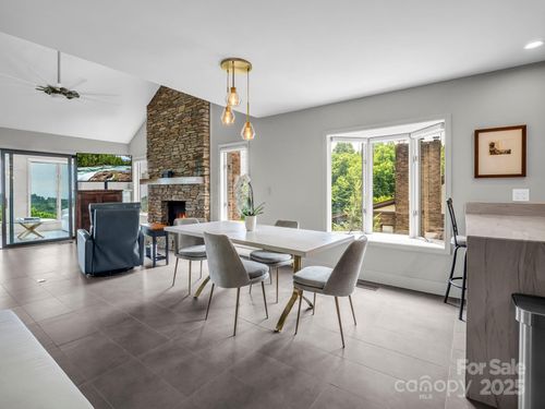 204 Fleetwood Plz, Hendersonville, NC, 28739-8302 | Card Image