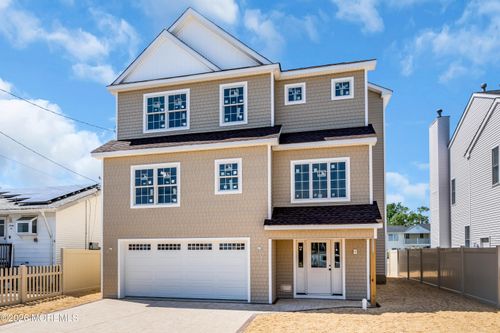 28 Commodore Dr, Brick, NJ, 08723-7608 | Card Image