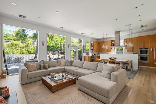 704 Las Colindas Road, San Rafael, CA, 94903 | Card Image