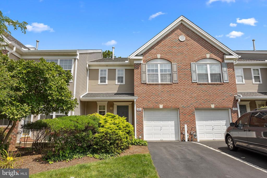 Woodland Cir, Huntingdon Valley, PA 19006