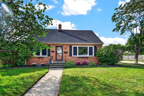 2021 79th St, KENOSHA, WI, 53143-5832 | Card Image