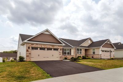 714 Celia Way, House other with 3 bedrooms, 2 bathrooms and 2 parking in Lancaster Twp PA | Image 2