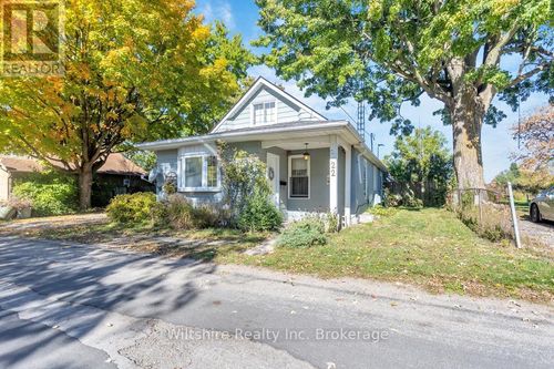 22 Adams St, Norfolk, ON, N0J1E0 | Card Image