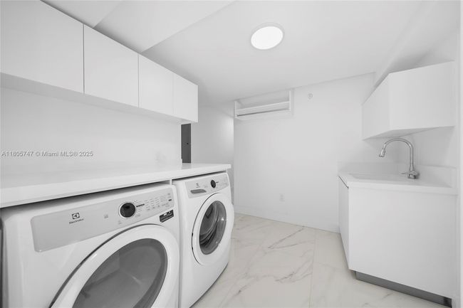 UNIT-13 - 100 S Pointe Dr, Condo with 3 bedrooms, 4 bathrooms and null parking in Miami Beach FL | Image 44
