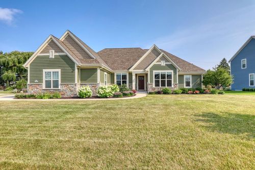 N67W15832 Tamarack Trail, MENOMONEE FALLS, WI, 53051 | Card Image