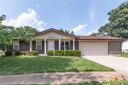 1215 Derbyshire Dr, Manchester, MO, 63021-6870 | Card Image