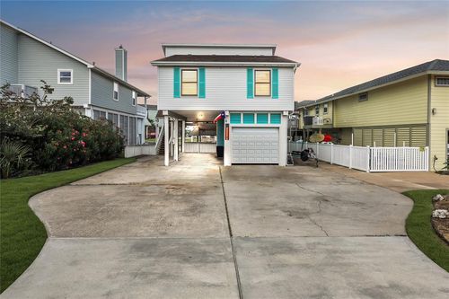1114 Tiki Dr, Tiki Island, TX, 77554-8121 | Card Image