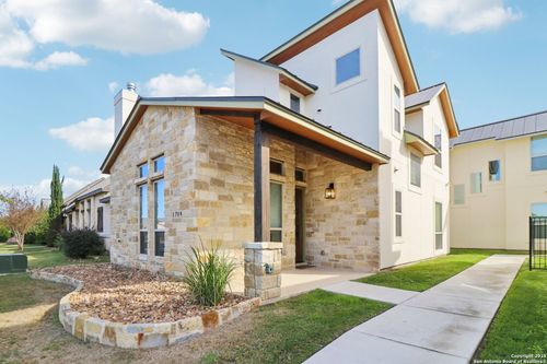 1704 Gruene Vineyard Xing, New Braunfels, TX, 78130-2773 | Card Image