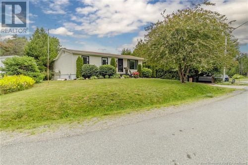 245 Karen St, Saint John, NB, E2N1E7 | Card Image