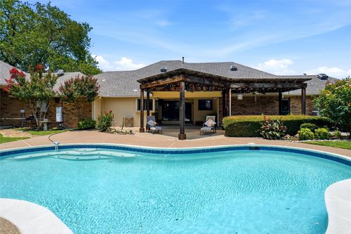 2412 Emerald Cir, Southlake, TX, 76092-3302 | Card Image