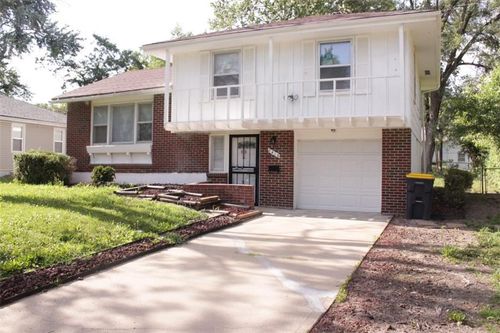 8416 E 92nd Pl, Kansas City, MO, 64138-4318 | Card Image
