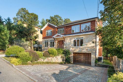 2 Hudson St, Hastings On Hudson, NY, 10706-3915 | Card Image