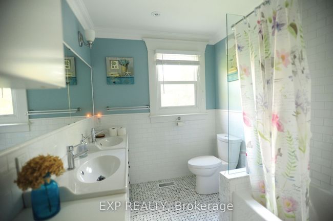 212 Cameron Cres, House other with 4 bedrooms, 3 bathrooms and 6 parking in Keswick ON | Image 13