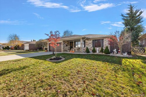 13304 Canterbury Dr, Sterling Heights, MI, 48312-3304 | Card Image