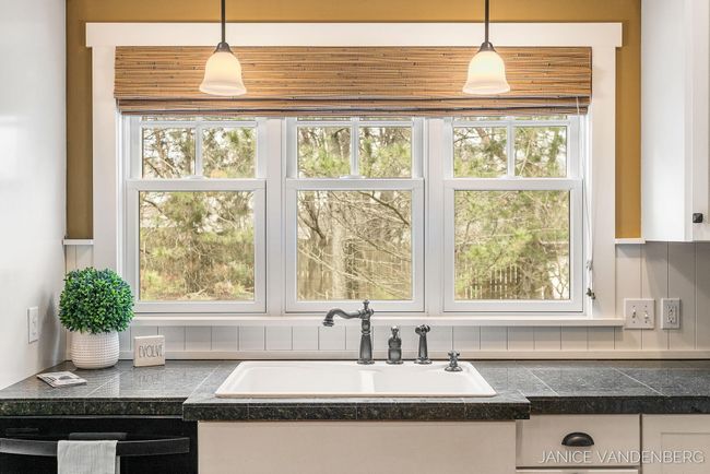 29-web-or-mls-3022-jamesway-ave | Image 16