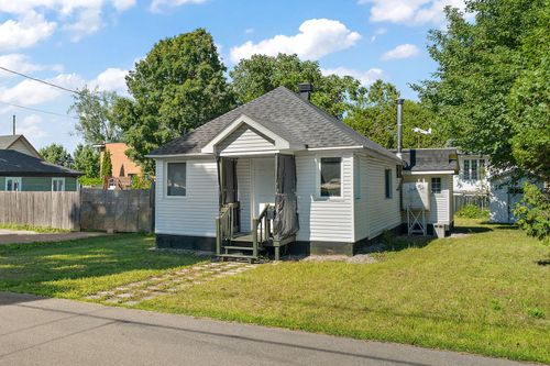 445 45e Av, Laval, QC, H7R3Y4 | Card Image