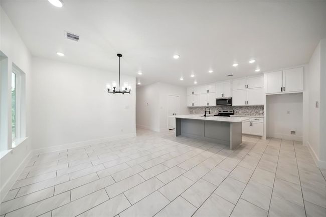 708 Azalea St, House other with 4 bedrooms, 2 bathrooms and 2 parking in Prairie View TX | Image 12